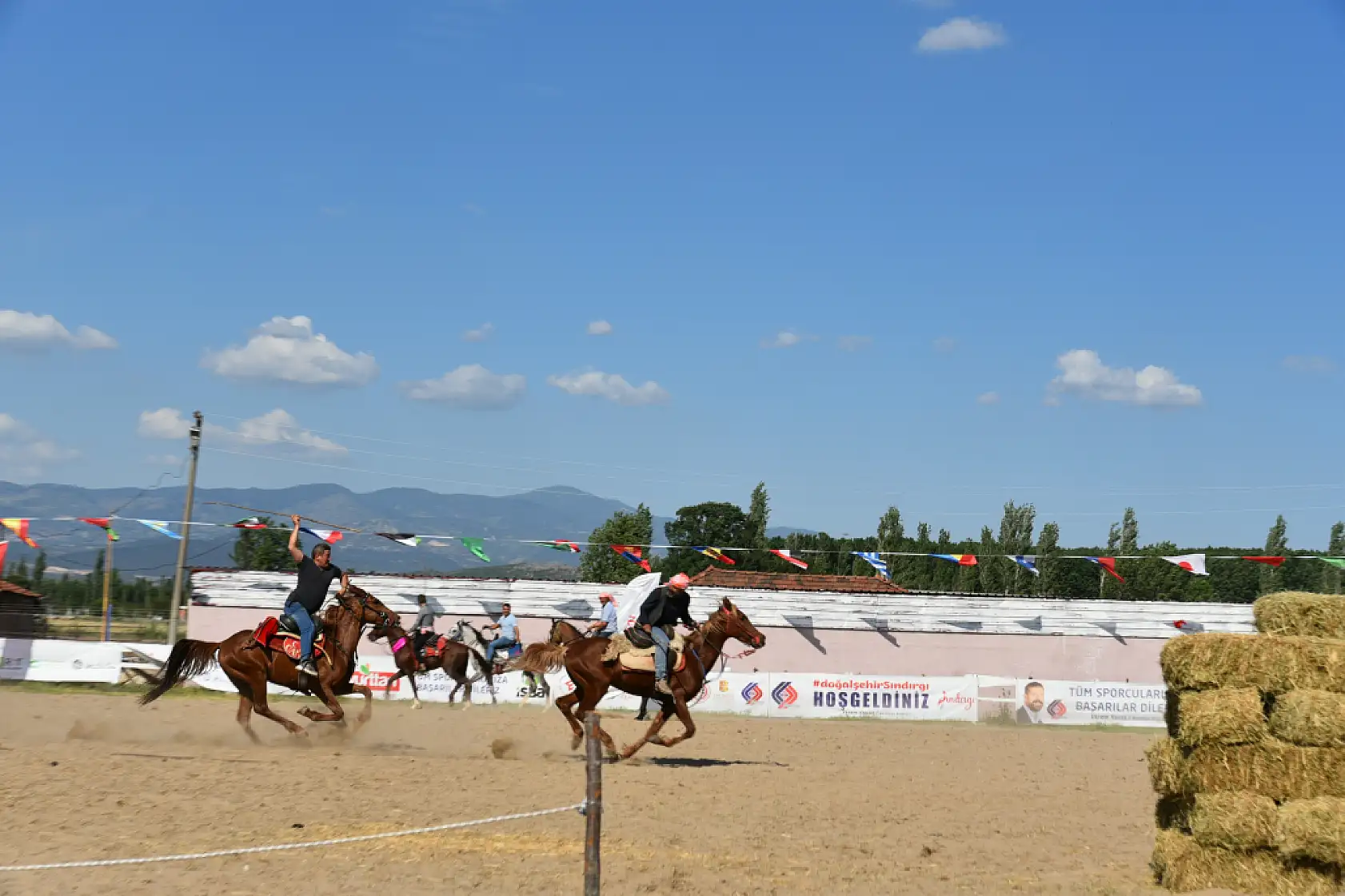 Sındırgı'da sınırları aşan Atlı Okçuluk yarışması