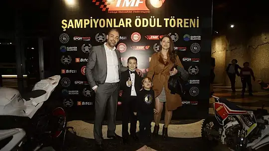 10 yaşındaki Ayvalıklı motosikletçi kupasına kavuştu