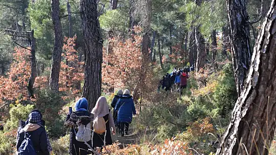 Altıeylül'lü gençler doğa yürüyüşü düzenledi