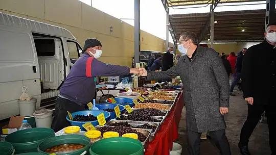 Ayvalık'ta Başkan Ergin'den Sarımsaklı pazaryeri ziyareti