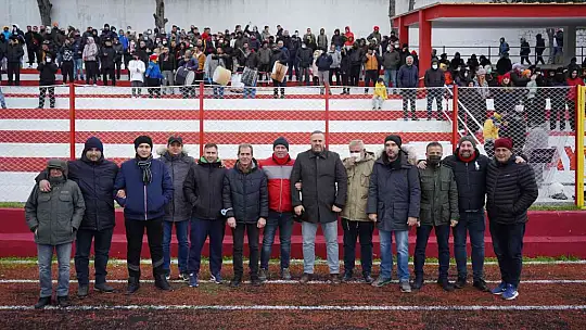 Ayvalıkgücü Belediyespor'a liderlik çok yakıştı