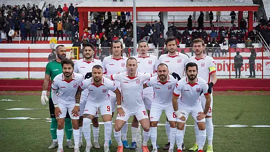 Ayvalıkgücü Belediyespor'a liderlik çok yakıştı