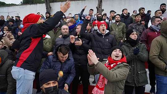 Ayvalıkgücü Belediyespor'a liderlik çok yakıştı