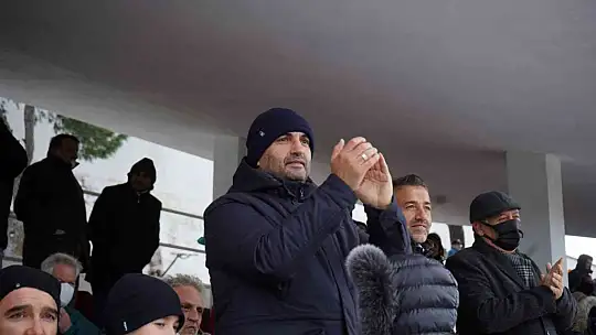 Ayvalıkgücü Belediyespor'a liderlik çok yakıştı