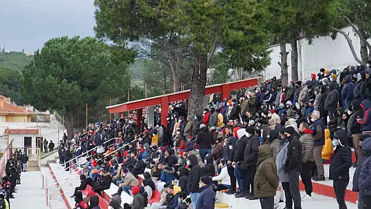 Ayvalıkgücü Belediyespor'a liderlik çok yakıştı