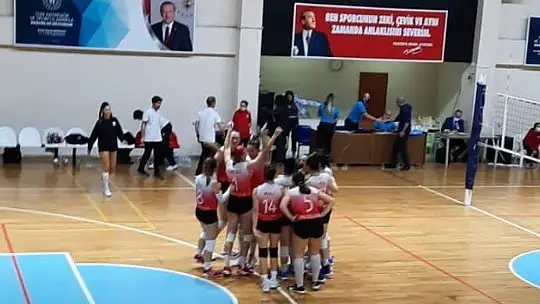 Ayvalıkgücü voleybolda doludizgin gidiyor