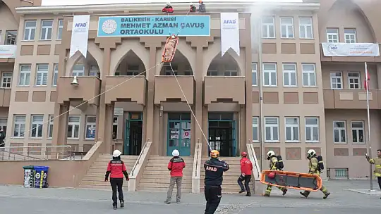 Balıkesir'de 'Deprem Anı ve Tahliye Tatbikatı' yapıldı
