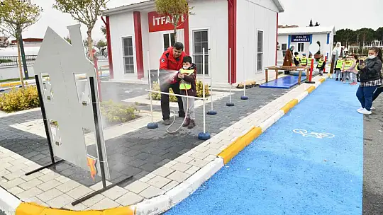 Balıkesir'de çocuklara uygulamalı trafik eğitimi