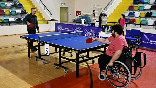 Balıkesirli gençler turnuvalarda buluştu