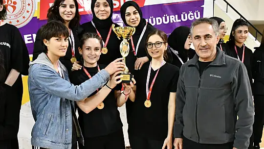 Balıkesirli gençler turnuvalarda buluştu