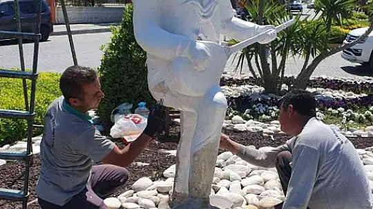 Efe heykelinin bakımı yapıldı