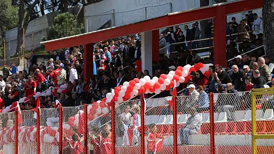 Şampiyon Ayvalıkgücü ligde son maçını da kazandı. 3-2