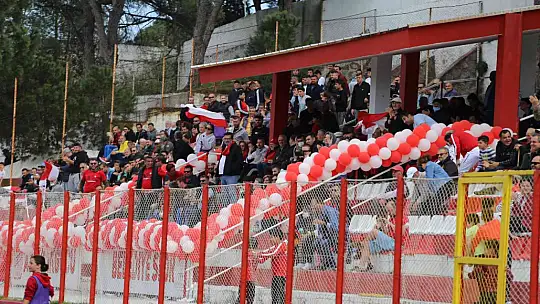 Şampiyon Ayvalıkgücü ligde son maçını da kazandı. 3-2