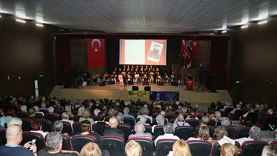 Şarkılarını 'Kadına Şiddete hayır' sloganıyla söylediler