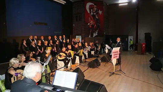Şarkılarını 'Kadına Şiddete hayır' sloganıyla söylediler
