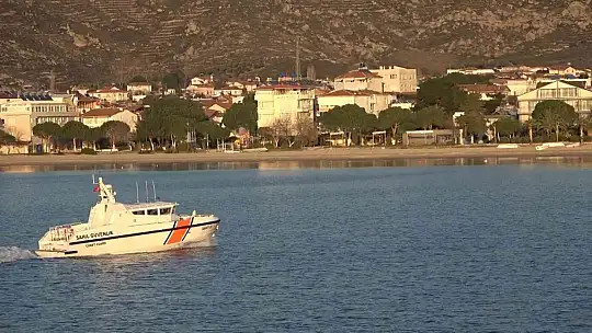 Vandallar Avşa'da kırdı döktü