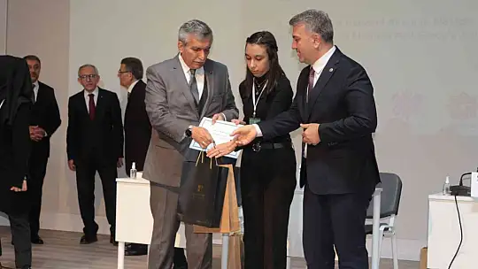 Yunus Emre ve Mehmet Akif Ersoy panelle anıldı