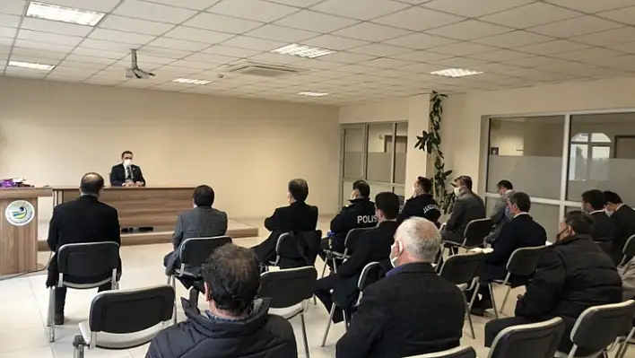 Burhaniye'de Kaymakam Memiş, muhtarlarla bir araya geldi