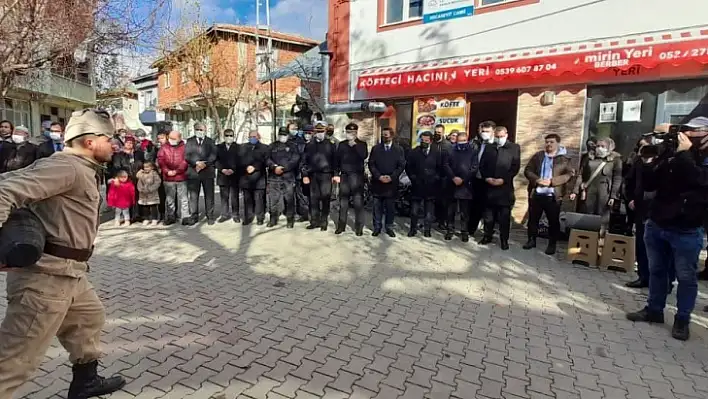 Koca Seyit'in torunlarına 'Koca Seyit' tiyatrosu