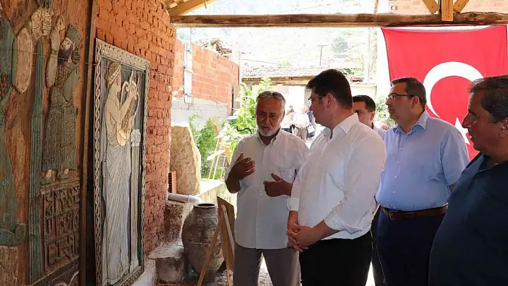Kırkağaç'ta görsel sanatlar sergisi büyük ilgi gördü