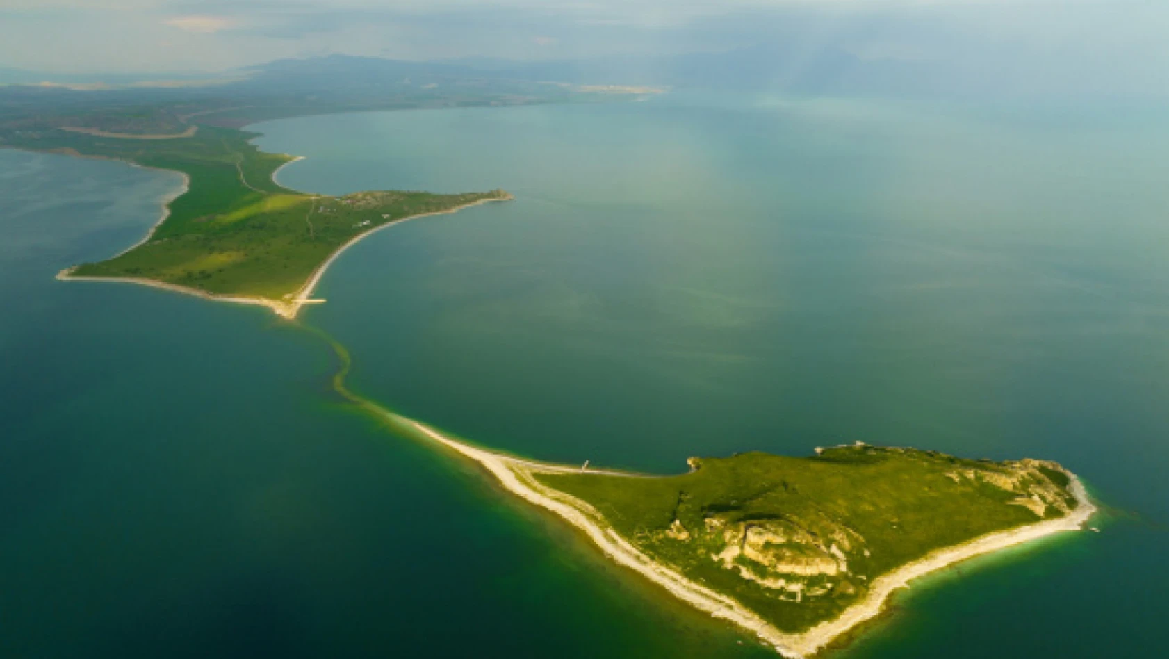 Doğa harikası Çarpanak Adası, yarımadaya dönüşüyor