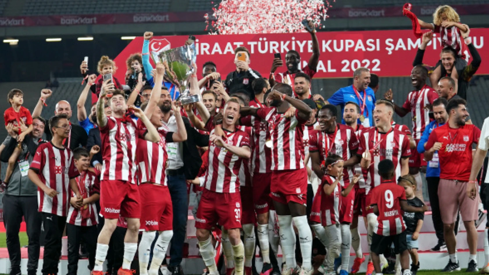 Sivasspor kupasını aldı