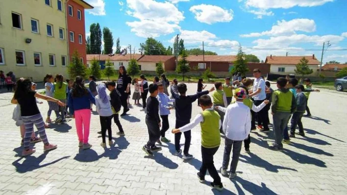 Altıntaş'ta 10 bin okul projesi etkinlikleri