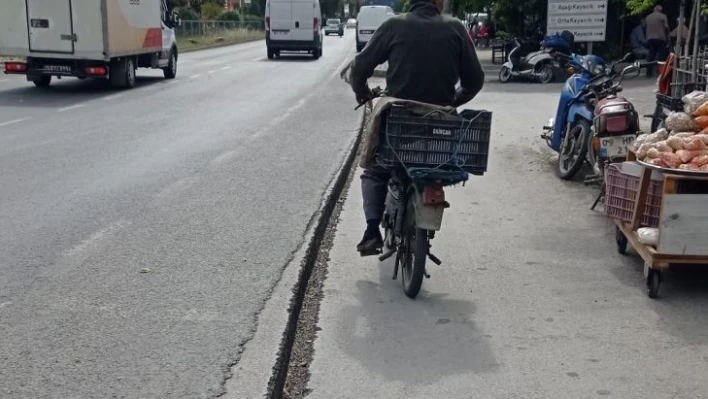 Aydın'da açık bırakılan çukur kazaya davetiye çıkarıyor