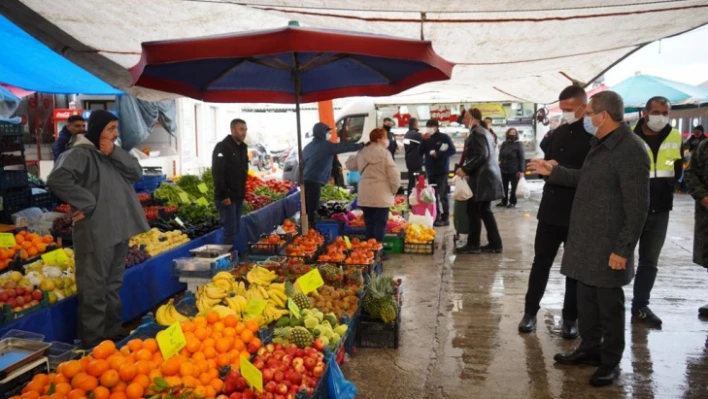 Ayvalık'ta Başkan Ergin'den Sarımsaklı pazaryeri ziyareti