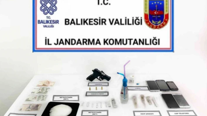 Ayvalık'ta jandarmadan uyuşturucu kullanıcılarına operasyon