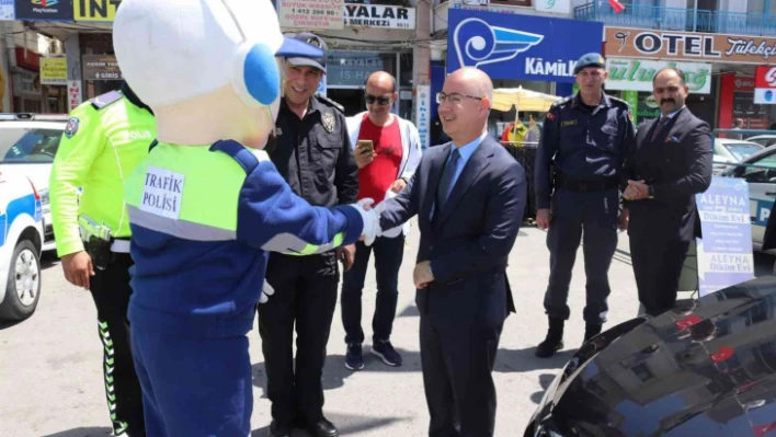 Ayvalık'ta Kaymakam Yaman'dan 'Yayalar İçin 5 Adımda Güvenli Trafik' etkinliğine tam destek