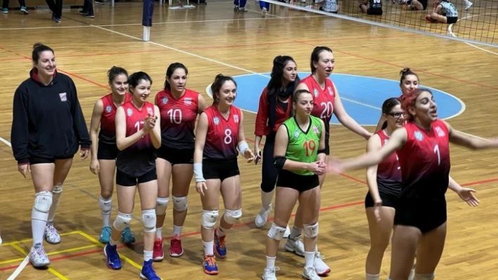 Ayvalıkgücü play off'a göz kırpıyor