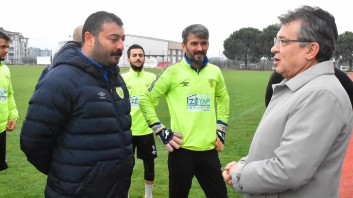 Başkan Arslan 1966 Edremitspor Futbol Takımını ziyaret etti