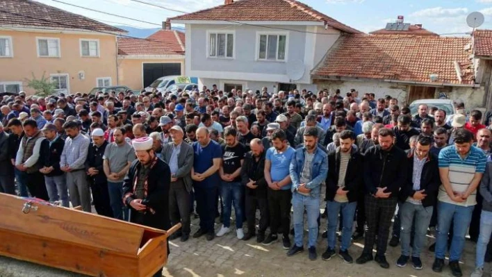 Bilecik'te demir çelik fabrikasındaki patlamada ölen işçi Kütahya'da toprağa verildi