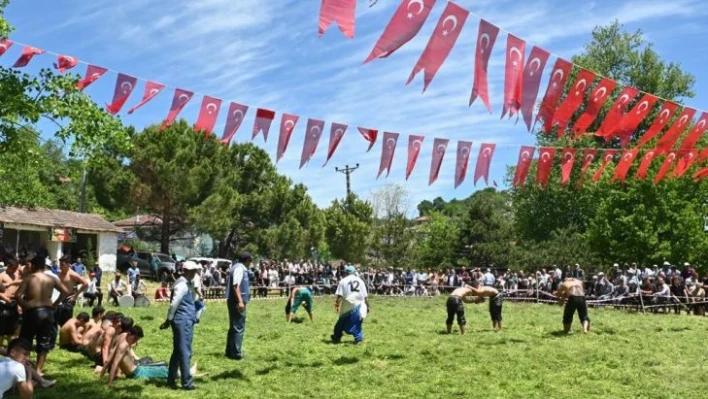 Bursa'nın Kırkpınarı 346. Kabulbaba güreşlerinde büyük heyecan