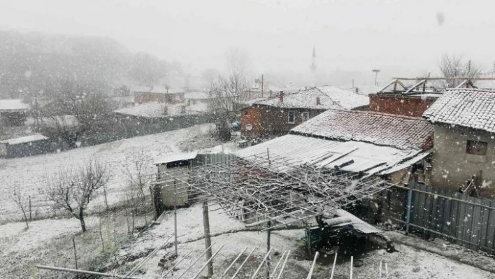 Çanakkale'nin Çan ve Yenice ilçeleri beyaza büründü