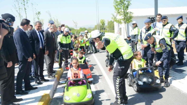 Çocuklara trafik eğitimi verildi