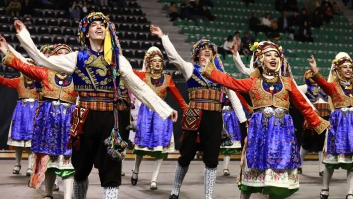 Denizli'de halk oyunları şöleninde 22 ekip performanslarını sergileyecek