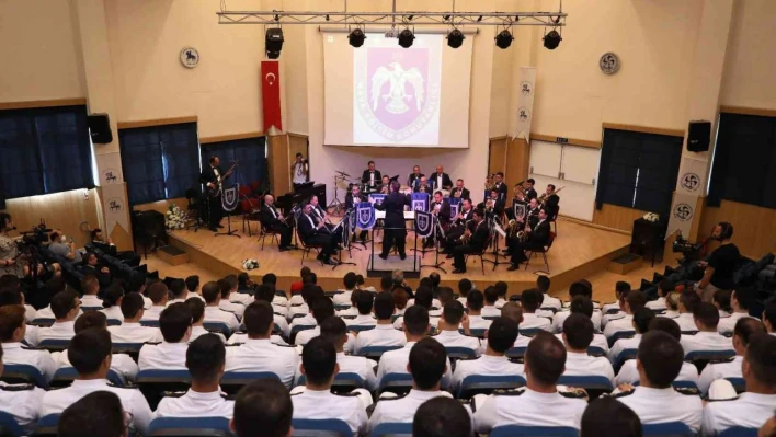 DEÜ'de bahar şenlikleri unutulmaz konserle başladı