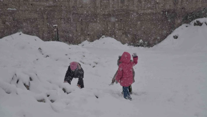 Dursunbey'de okullar tatil edildi