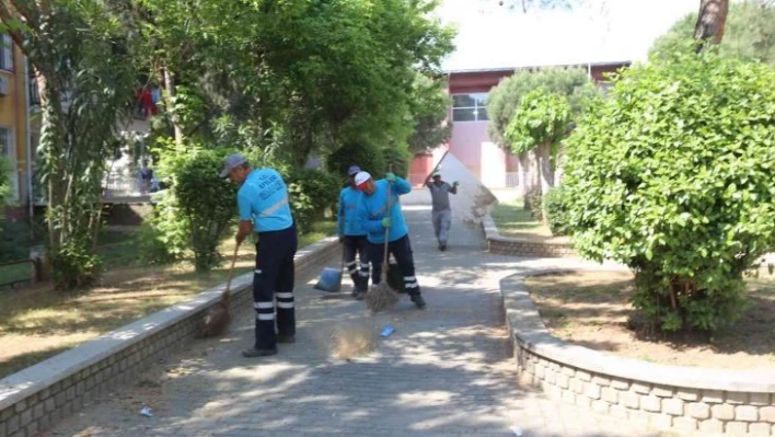 Efeler'de yabani ot temizliği gerçekleştirildi