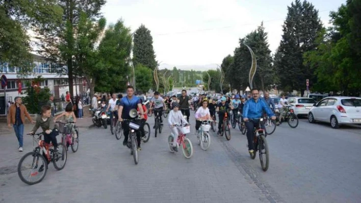 Gediz'de 'Sağlık için bir pedalda sen çevir' etkinliği