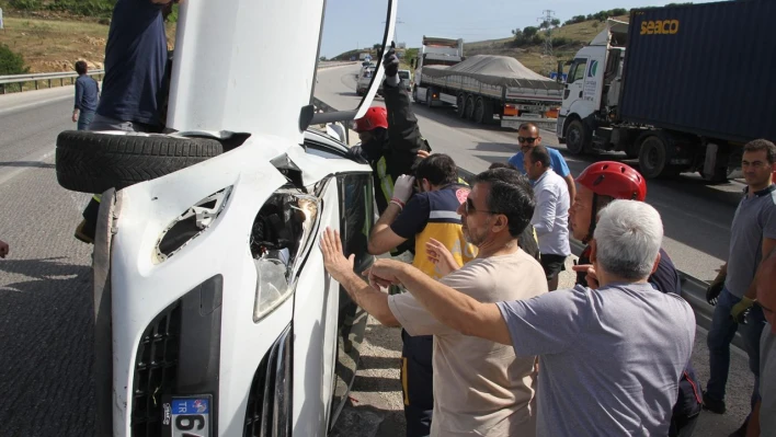 Kontrolden çıkan otomobil yan döndü 1 yaralı