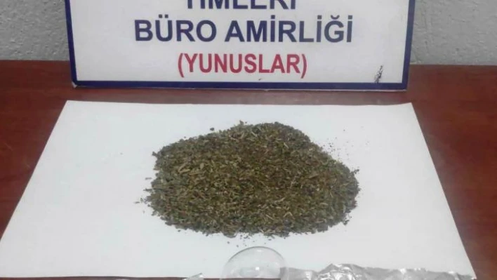 Kütahya'da 'Dur' ihtarına uymayan araçta uyuşturucu ele geçirildi