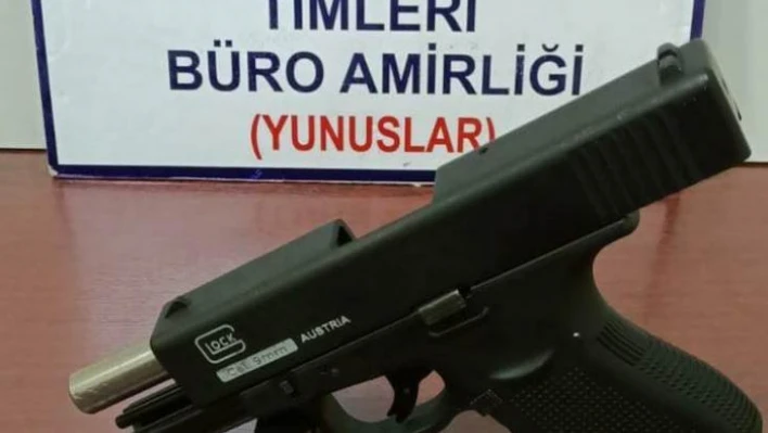 Kütahya'da bir araçta ruhsatsız tabanca ele geçirildi