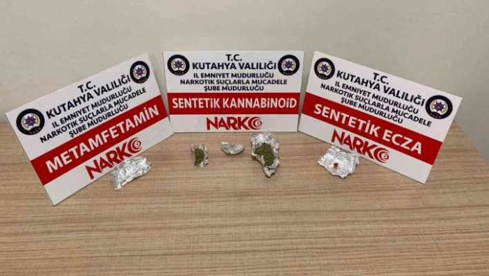 Kütahya'da üzerlerinden uyuşturucu çıkan 3 kişi gözaltına alındı