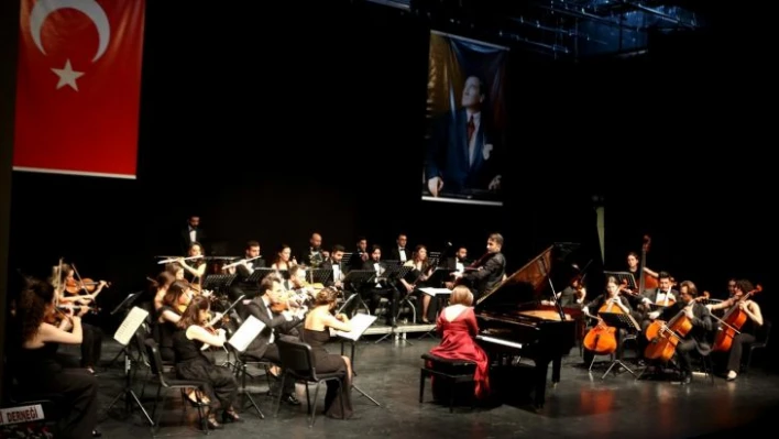 Nilüfer Oda Orkestrası'ndan muhteşem konser