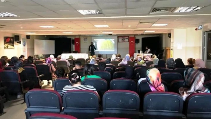 Simav'da kursiyerlere, 'En İyi Narkotik Polisi Anne' semineri