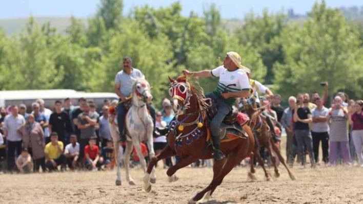 Turgutlu'da Cirit ve Keşkek Festivali yoğun ilgi gördü