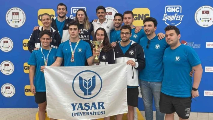 Yaşar Üniversitesi öğrencileri yüzmede dereceleri topladı